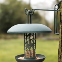 Recyceltes Futtersilo mit Schale